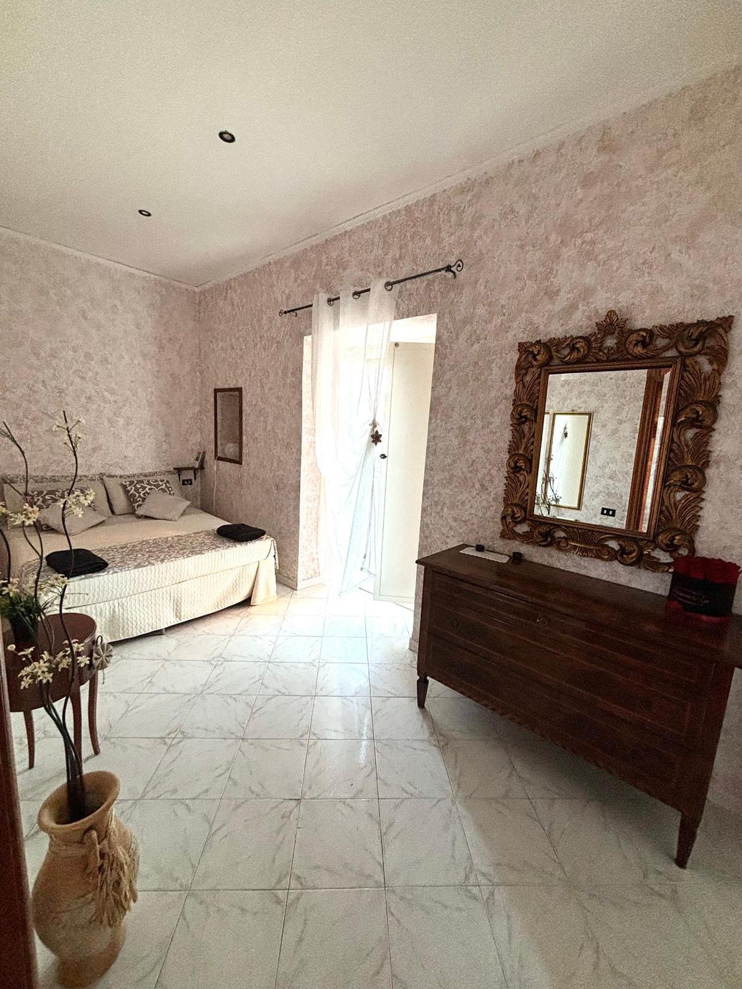 Rian House Apartment เนเปิลส์ ภายนอก รูปภาพ