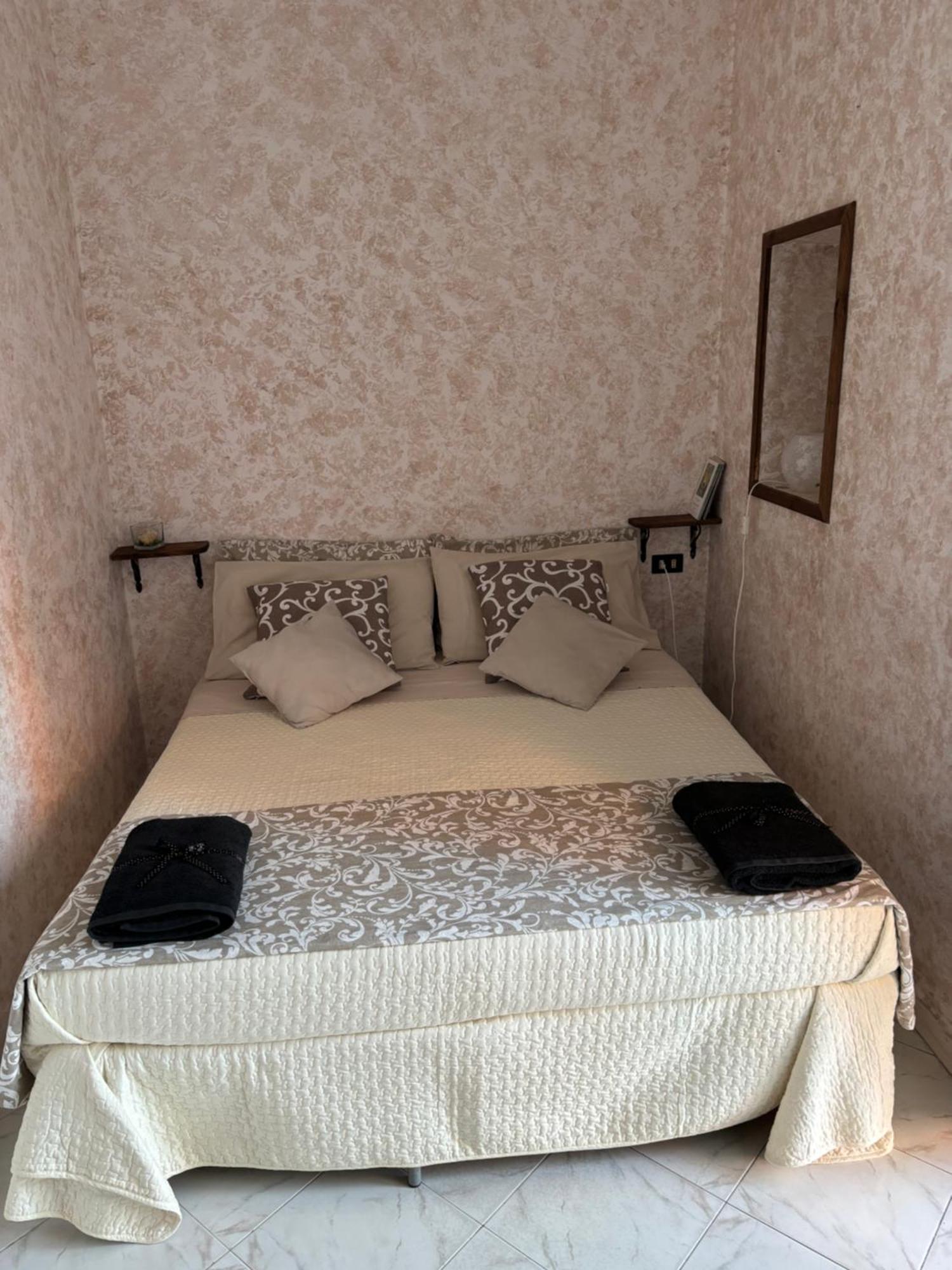 Rian House Apartment เนเปิลส์ ภายนอก รูปภาพ